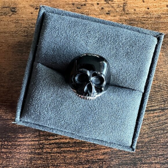 David Yurman Carved Skull Ring in Black Onyx - Size 8 - RARE - Picture 3 of 16